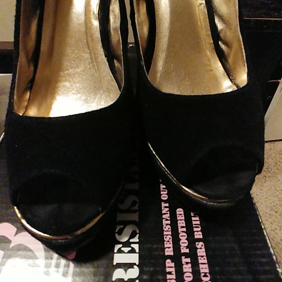 High Heels - Picture 2 of 4